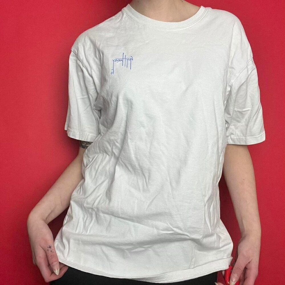 Guy Harvey / white tee with branding and fish graphic 💚🤍​​​​​​